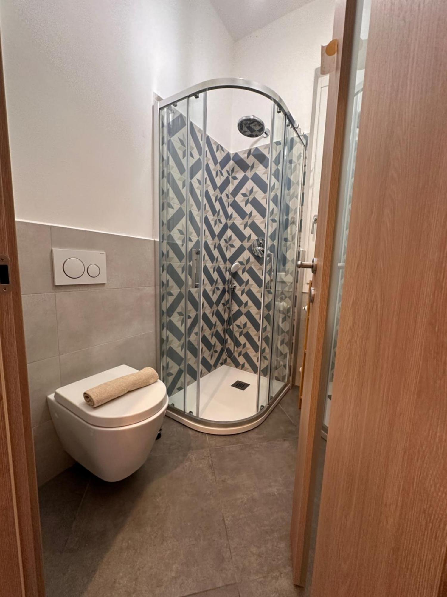 Casa Ling -Ac - Parking-2Bathrooms Como Eksteriør billede